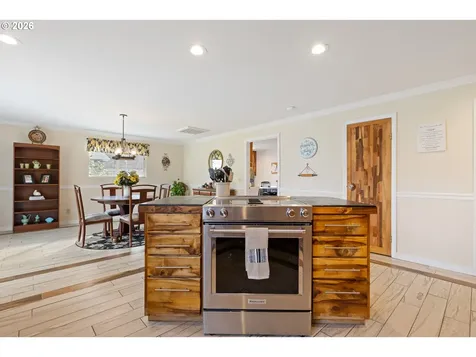 2164 SE Douglas Avenue Roseburg OR 97470