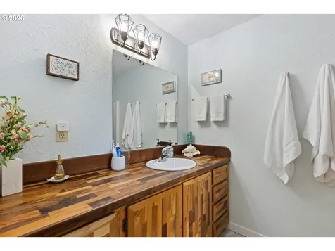 2164 SE Douglas Avenue Roseburg OR 97470