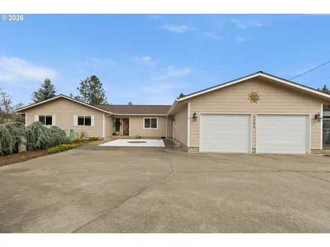 2164 SE Douglas Avenue Roseburg OR 97470