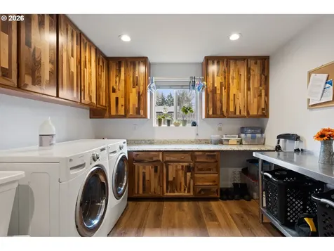 2164 SE Douglas Avenue Roseburg OR 97470