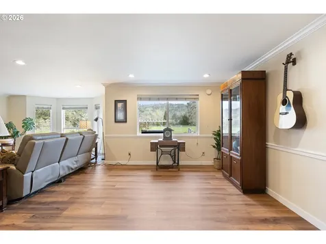 2164 SE Douglas Avenue Roseburg OR 97470