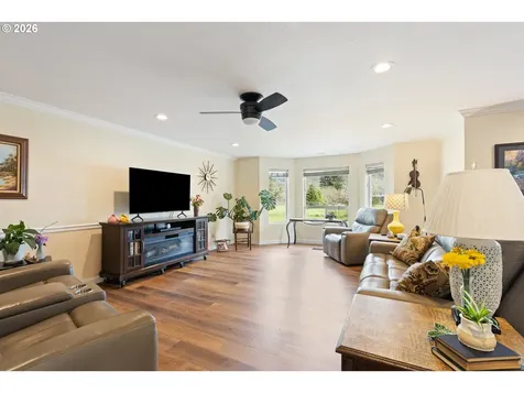 2164 SE Douglas Avenue Roseburg OR 97470