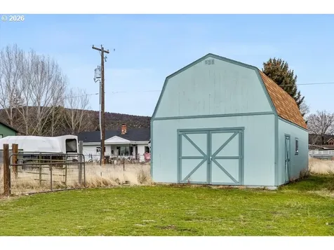 7208 NE Ochoco Highway Prineville OR 97754