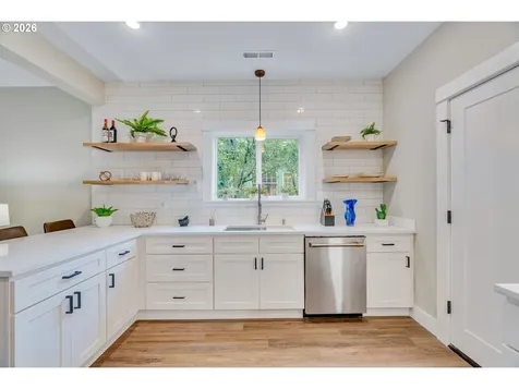 446 NE Cook Street Portland OR 97212