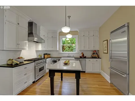 2704 NE Hamblet Street Portland OR 97212