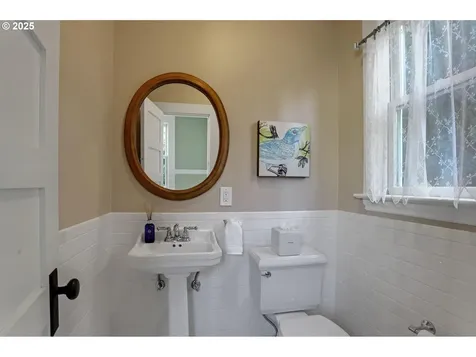 2704 NE Hamblet Street Portland OR 97212