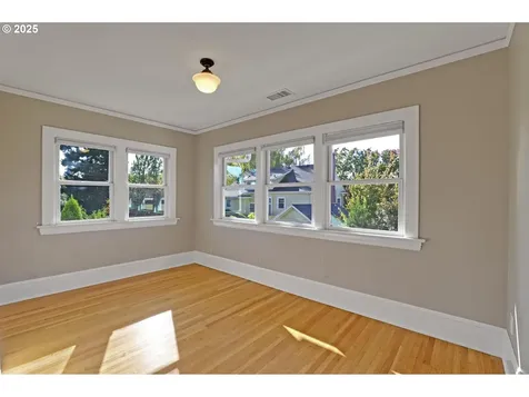 2704 NE Hamblet Street Portland OR 97212