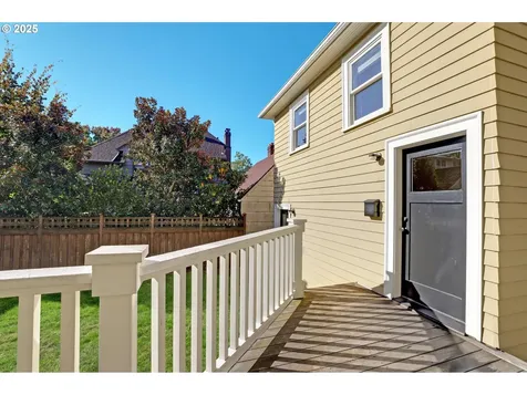 2704 NE Hamblet Street Portland OR 97212