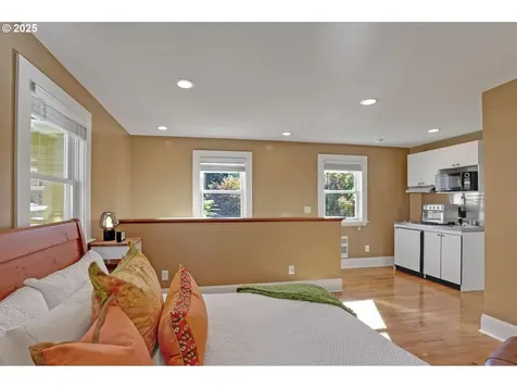 2704 NE Hamblet Street Portland OR 97212