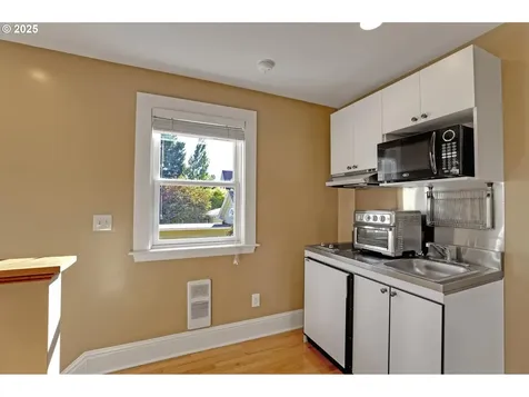 2704 NE Hamblet Street Portland OR 97212