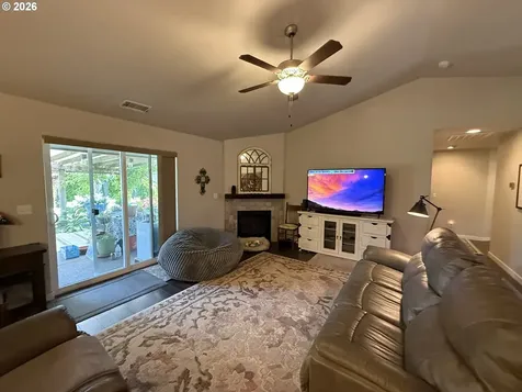 784 Pebble Crk Street Sutherlin OR 97479