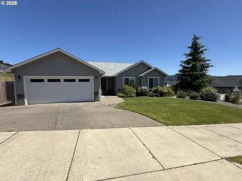 784 Pebble Crk Street Sutherlin OR 97479