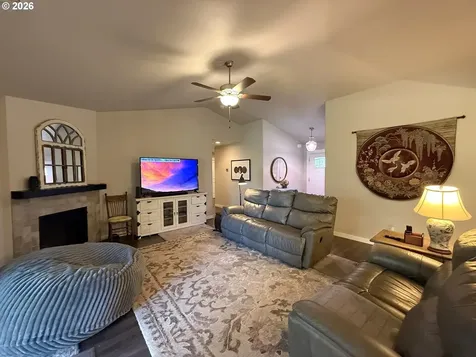 784 Pebble Crk Street Sutherlin OR 97479