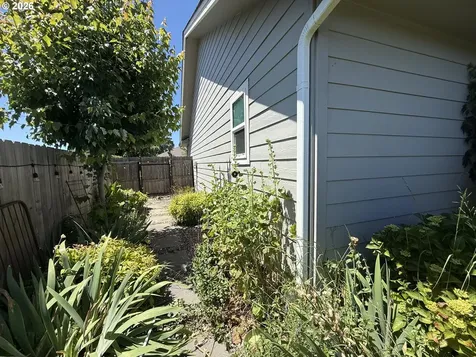 784 Pebble Crk Street Sutherlin OR 97479