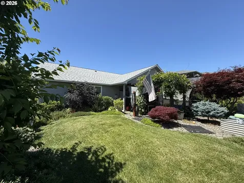 784 Pebble Crk Street Sutherlin OR 97479