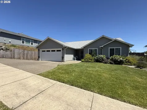 784 Pebble Crk Street Sutherlin OR 97479