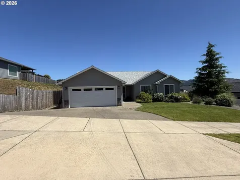 784 Pebble Crk Street Sutherlin OR 97479