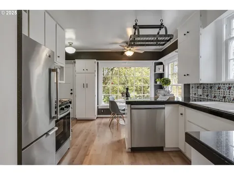 7862 SW 27th Avenue Portland OR 97219
