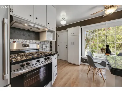 7862 SW 27th Avenue Portland OR 97219