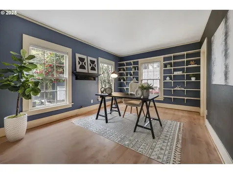 7862 SW 27th Avenue Portland OR 97219