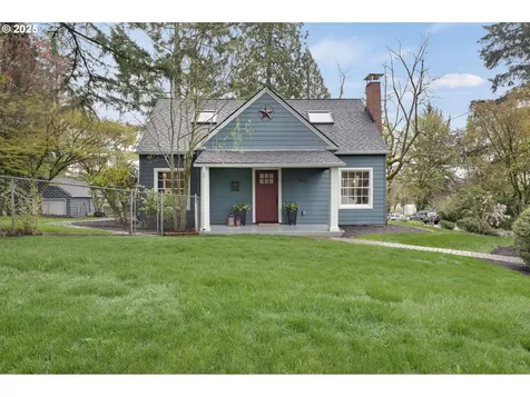 7862 SW 27th Avenue Portland OR 97219