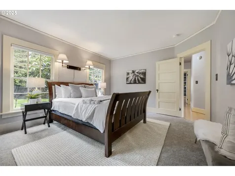 7862 SW 27th Avenue Portland OR 97219