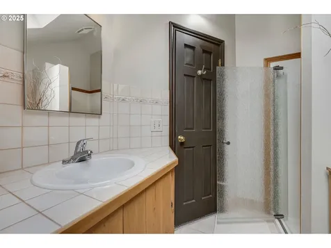 7862 SW 27th Avenue Portland OR 97219