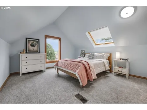 7862 SW 27th Avenue Portland OR 97219
