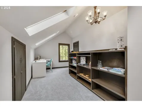 7862 SW 27th Avenue Portland OR 97219