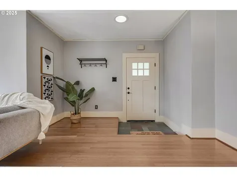 7862 SW 27th Avenue Portland OR 97219
