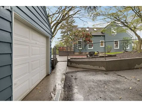7862 SW 27th Avenue Portland OR 97219