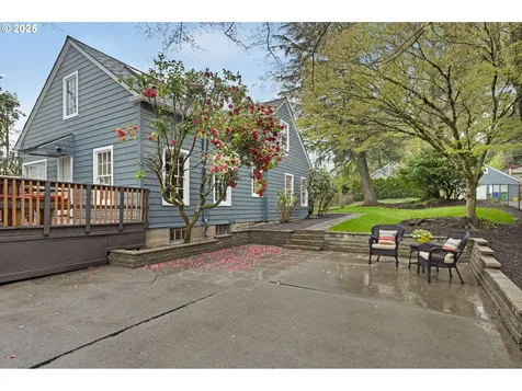 7862 SW 27th Avenue Portland OR 97219