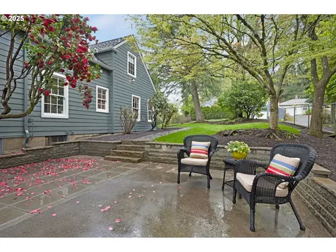 7862 SW 27th Avenue Portland OR 97219