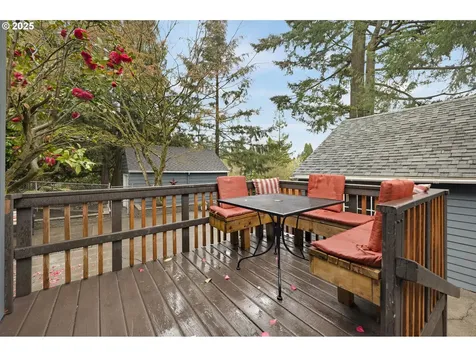 7862 SW 27th Avenue Portland OR 97219