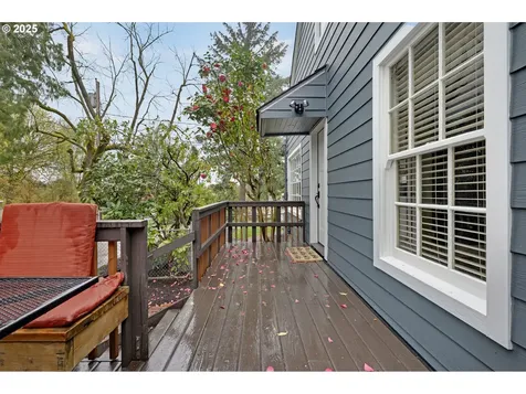 7862 SW 27th Avenue Portland OR 97219