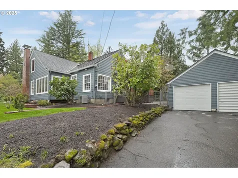 7862 SW 27th Avenue Portland OR 97219