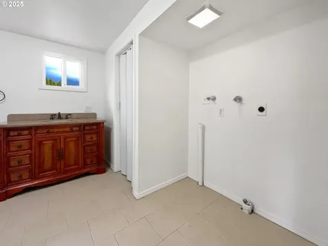 2610 NW Madrona Street Vancouver WA 98665