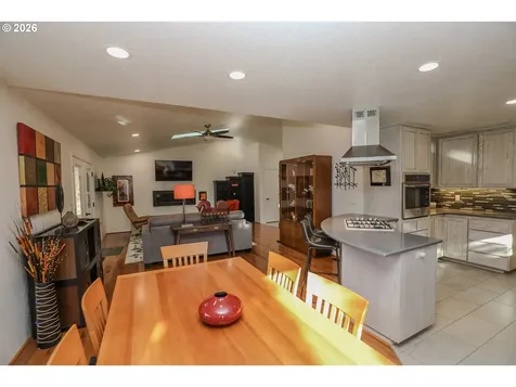 1682 NW Hopper Court Roseburg OR 97471