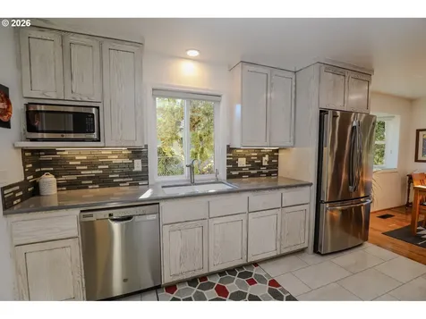 1682 NW Hopper Court Roseburg OR 97471