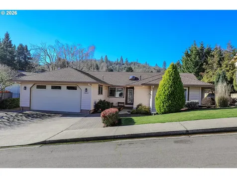 1682 NW Hopper Court Roseburg OR 97471