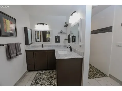 1682 NW Hopper Court Roseburg OR 97471
