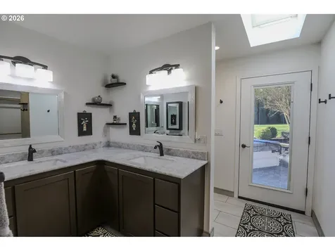 1682 NW Hopper Court Roseburg OR 97471