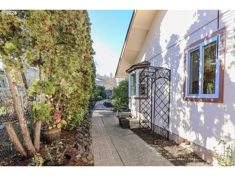 1682 NW Hopper Court Roseburg OR 97471