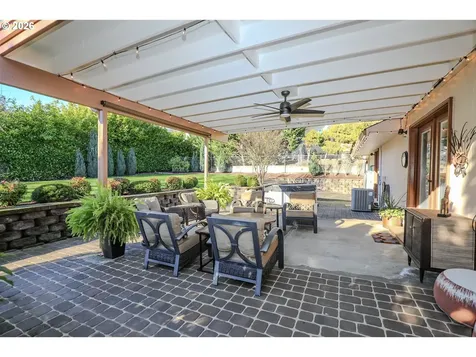 1682 NW Hopper Court Roseburg OR 97471