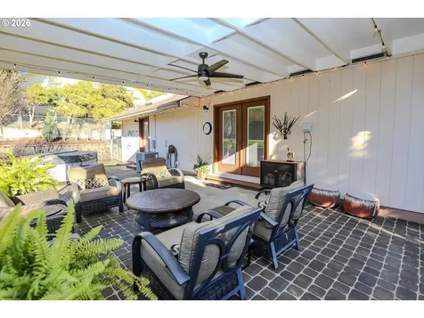 1682 NW Hopper Court Roseburg OR 97471