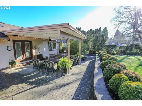 1682 NW Hopper Court Roseburg OR 97471