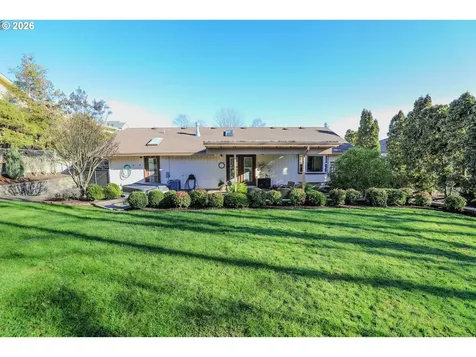 1682 NW Hopper Court Roseburg OR 97471