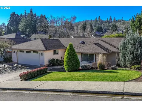 1682 NW Hopper Court Roseburg OR 97471