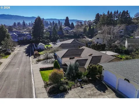 1682 NW Hopper Court Roseburg OR 97471