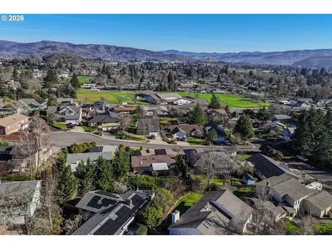 1682 NW Hopper Court Roseburg OR 97471
